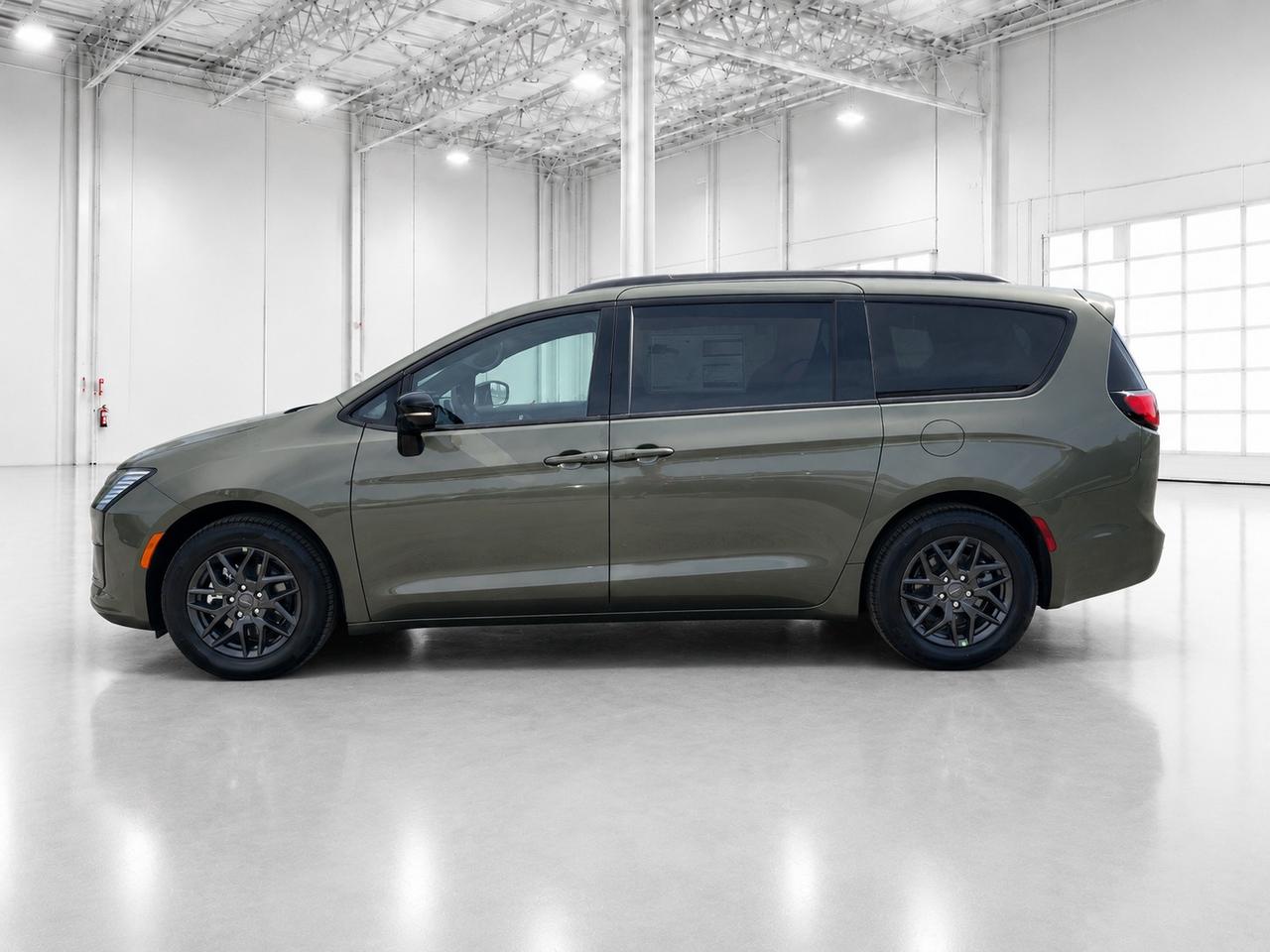 2027 Chrysler Pacifica Select AWD Photo3
