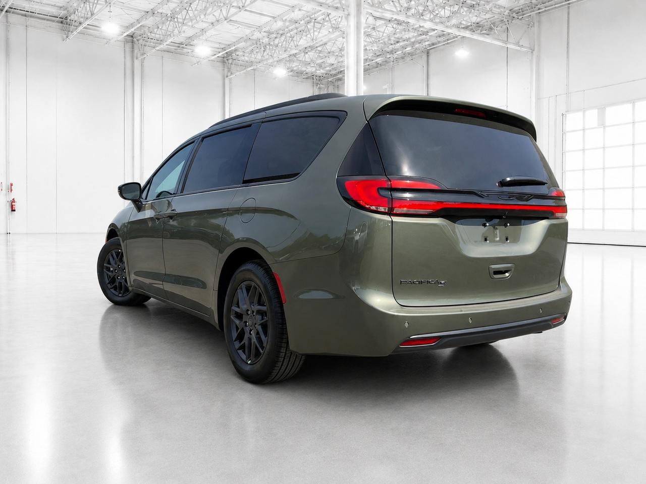 2027 Chrysler Pacifica Select AWD Photo