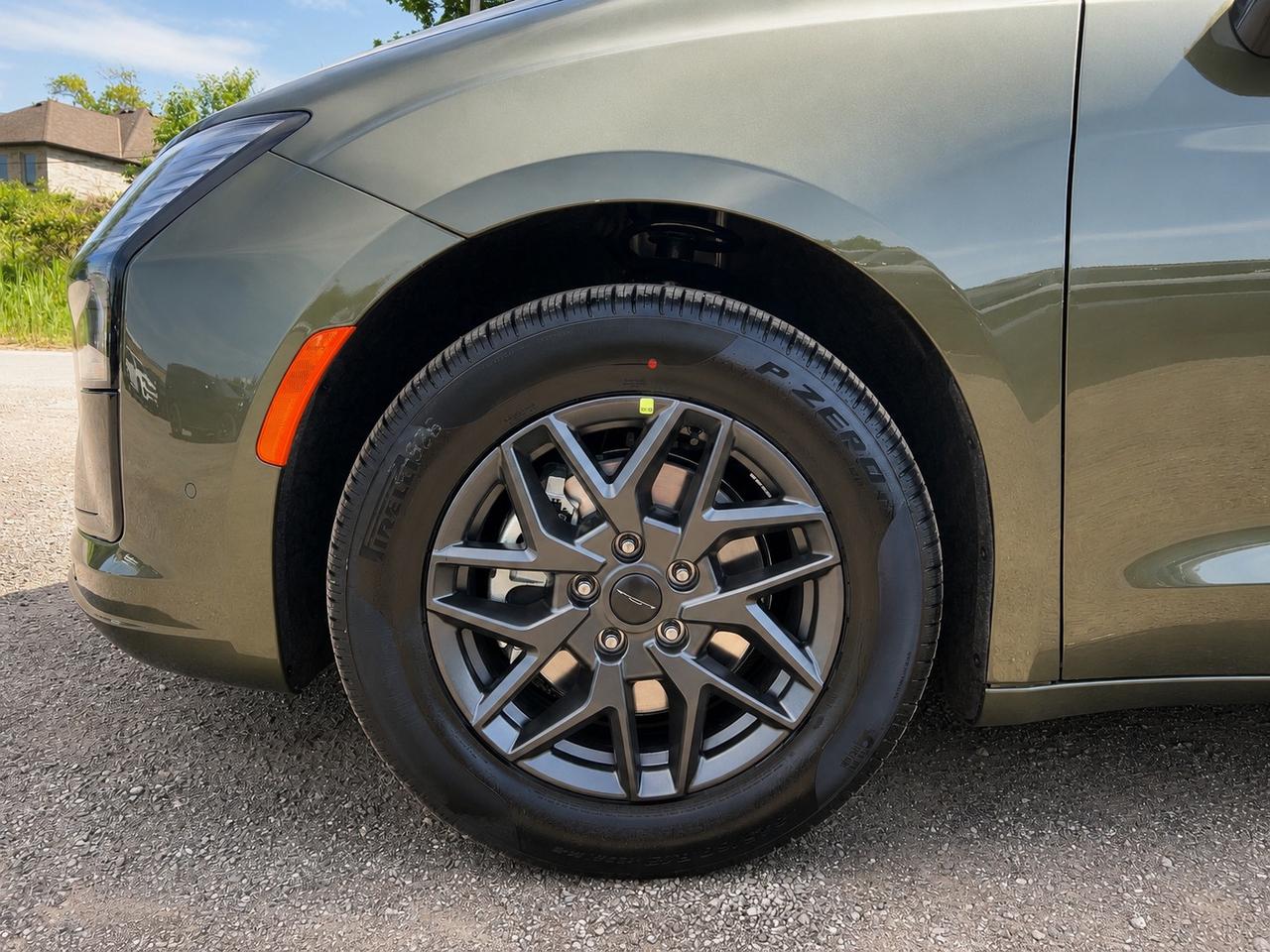 2027 Chrysler Pacifica Select AWD Photo