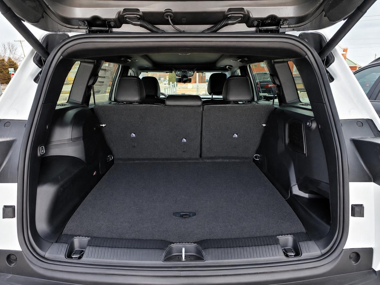 2026 Jeep Cherokee OVERLAND | 1.6L Turbo Hybrid | Htd/Cooled Seats Photo