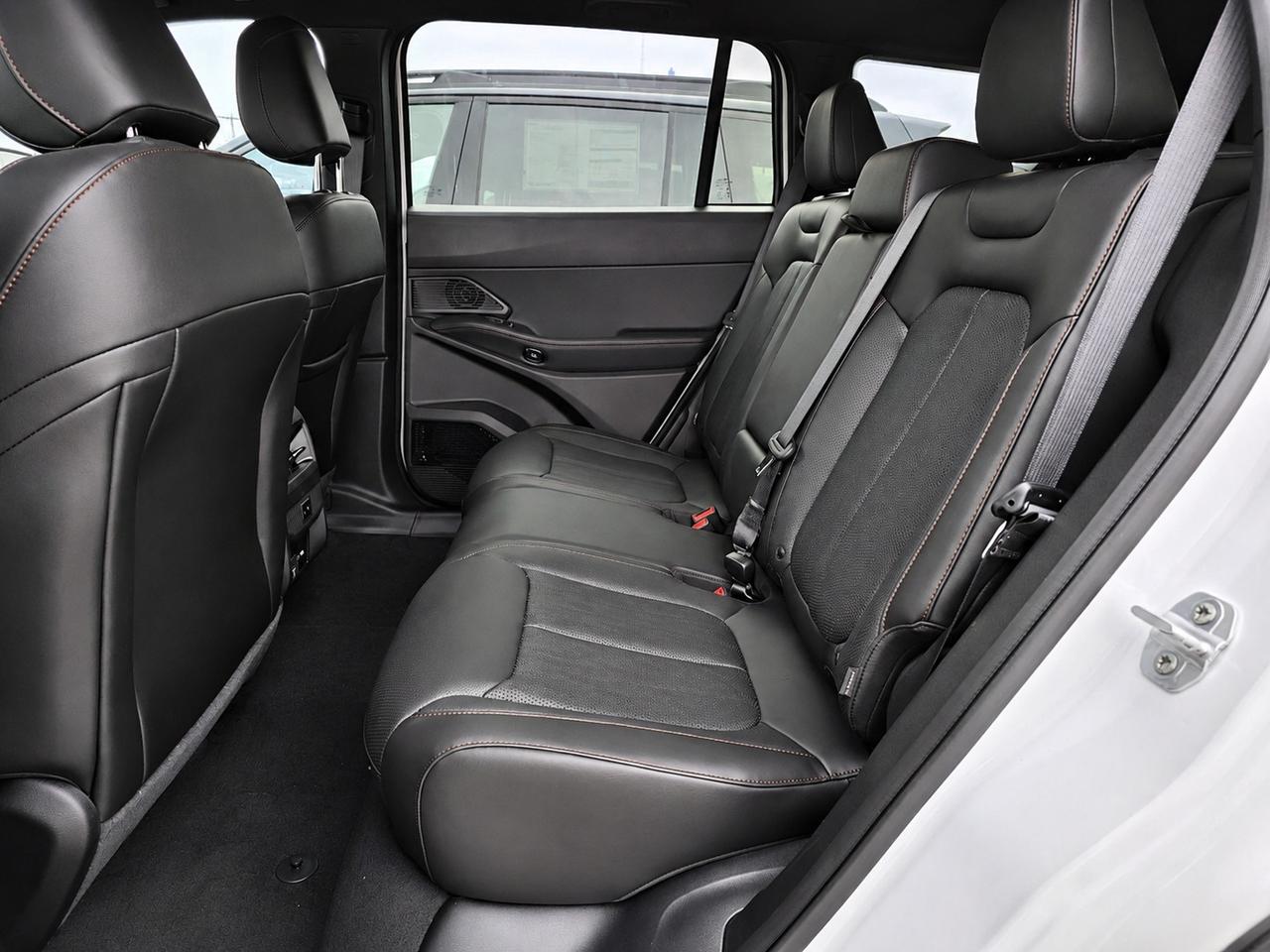 2026 Jeep Cherokee OVERLAND | 1.6L Turbo Hybrid | Htd/Cooled Seats Photo