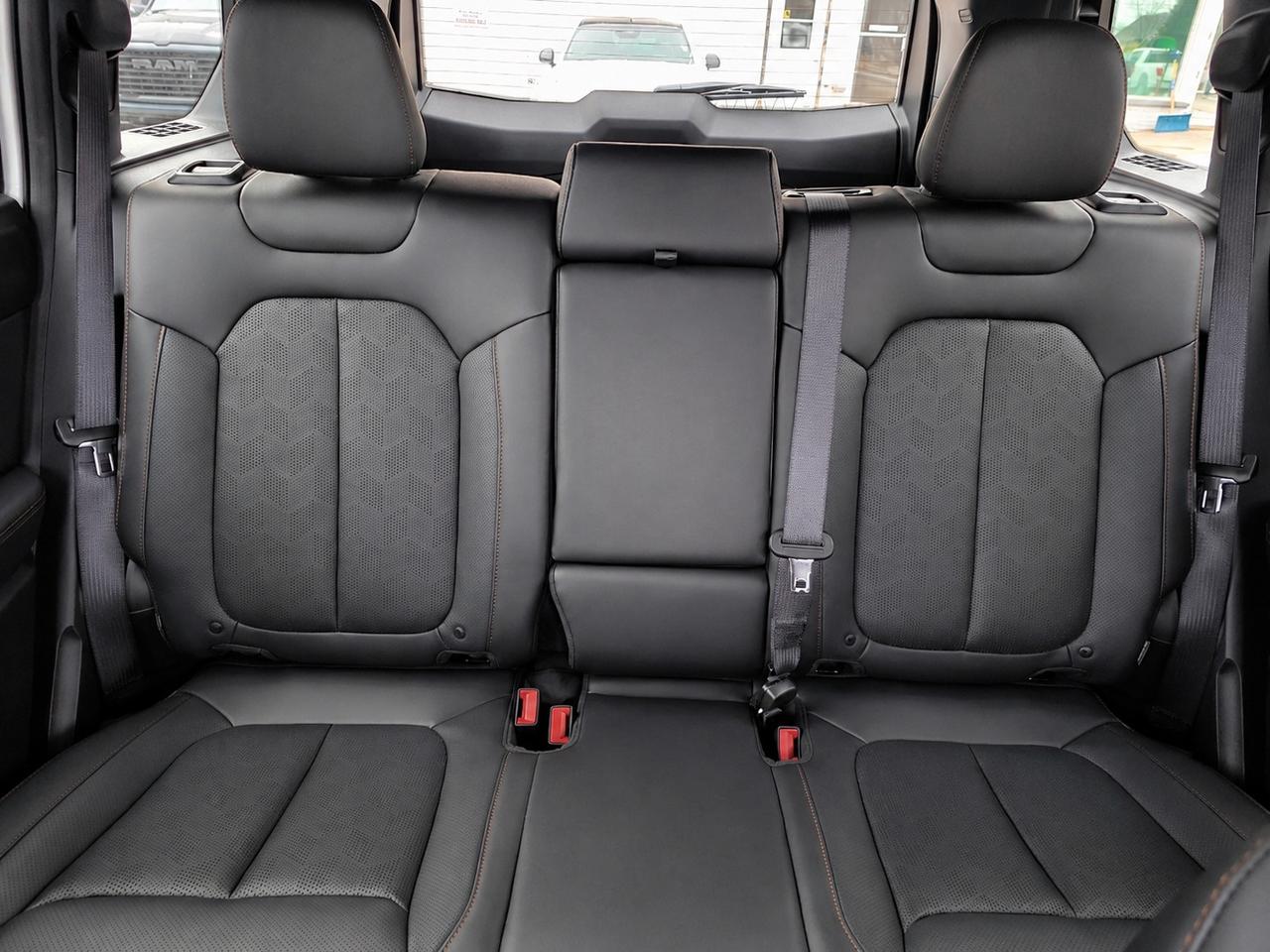 2026 Jeep Cherokee OVERLAND | 1.6L Turbo Hybrid | Htd/Cooled Seats Photo