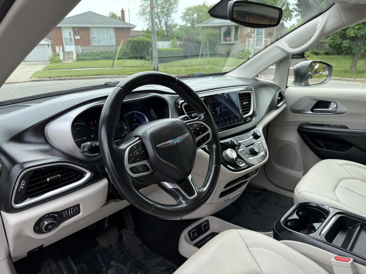 2018 Chrysler Pacifica Hybrid Touring-L 2WD Photo
