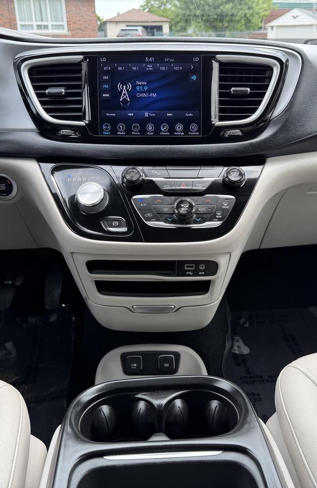 2018 Chrysler Pacifica Hybrid Touring-L 2WD Photo