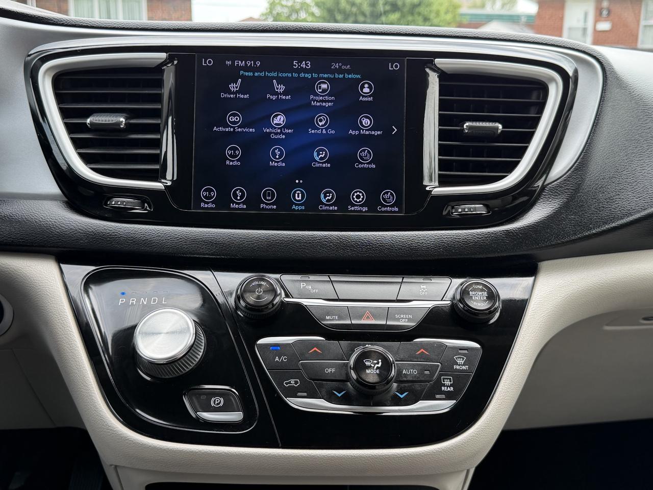 2018 Chrysler Pacifica Hybrid Touring-L 2WD Photo