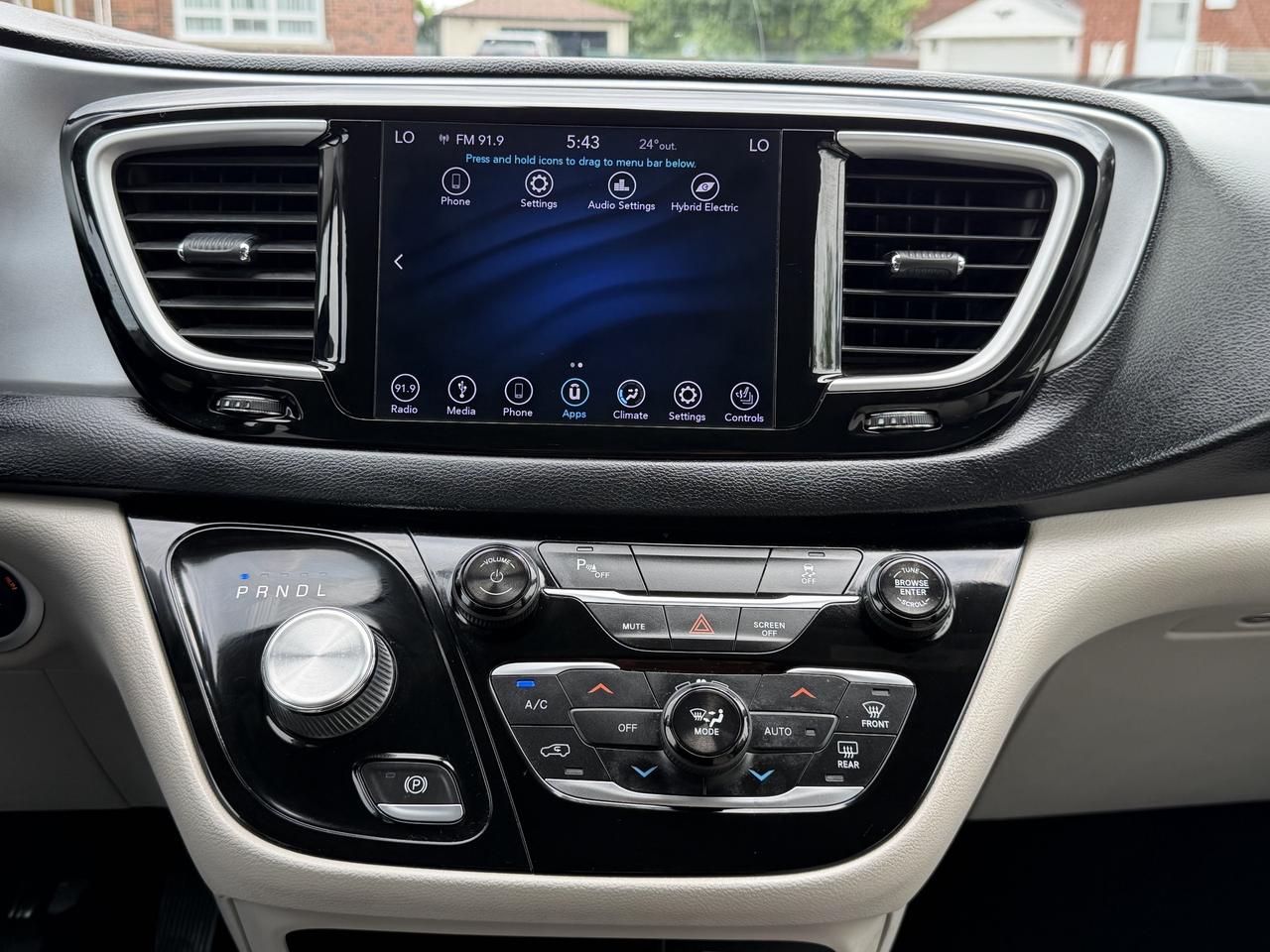 2018 Chrysler Pacifica Hybrid Touring-L 2WD Photo