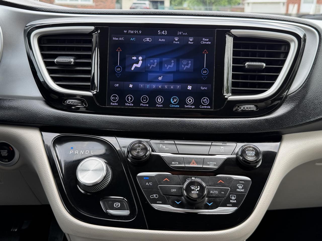 2018 Chrysler Pacifica Hybrid Touring-L 2WD Photo
