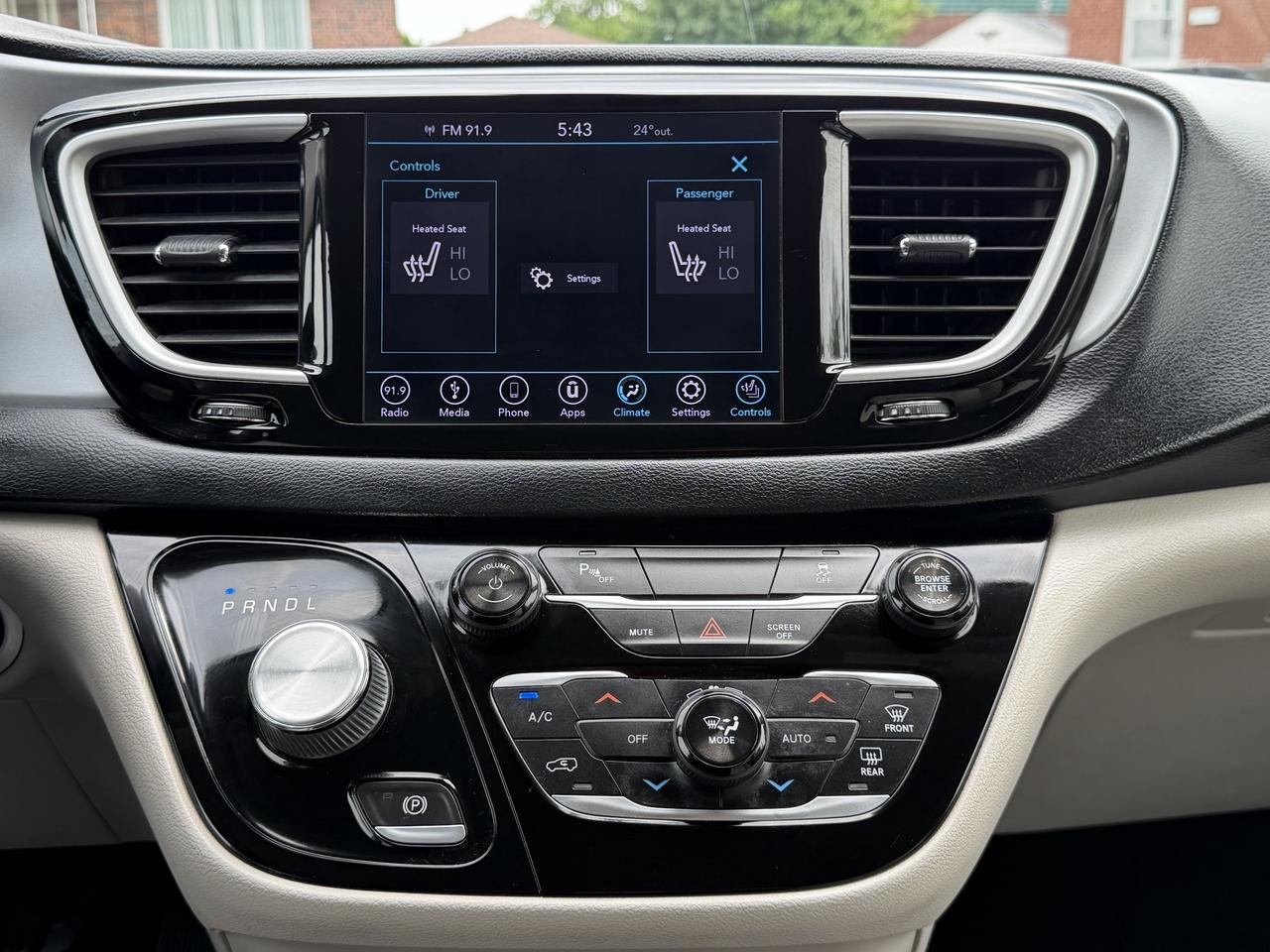2018 Chrysler Pacifica Hybrid Touring-L 2WD Photo