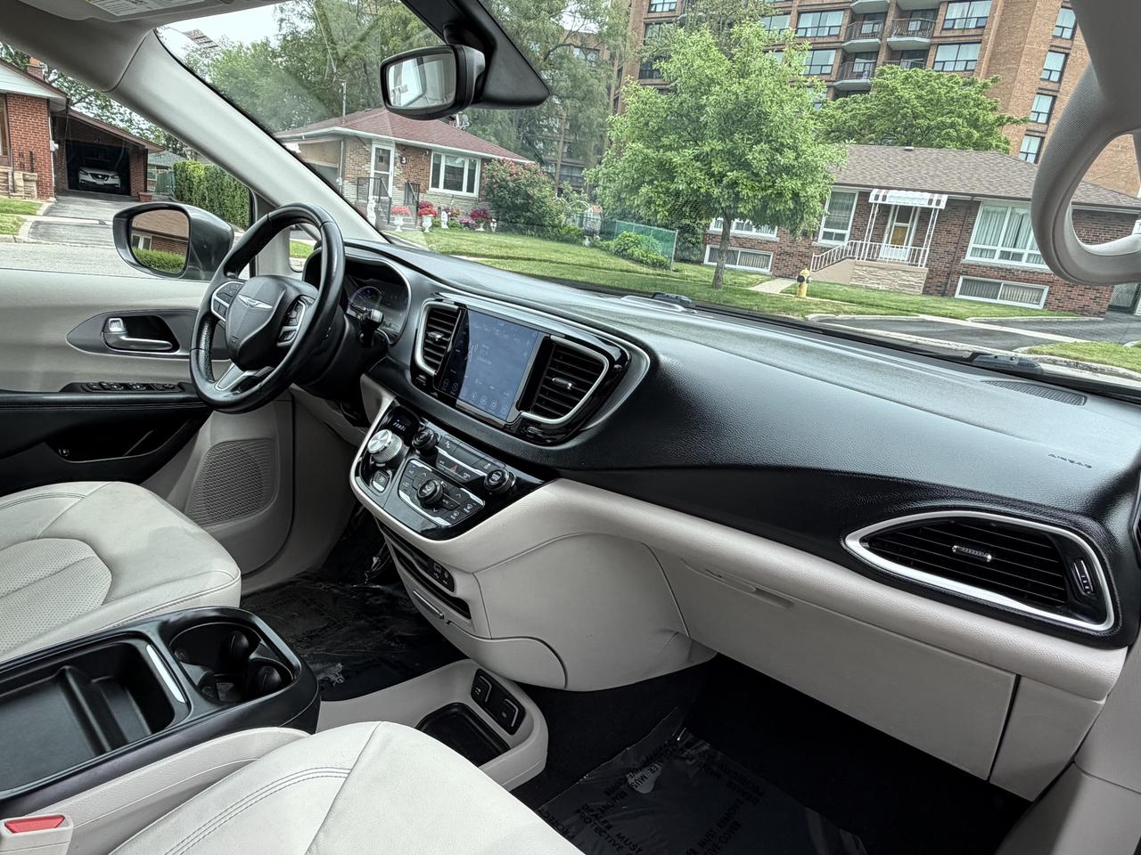 2018 Chrysler Pacifica Hybrid Touring-L 2WD Photo