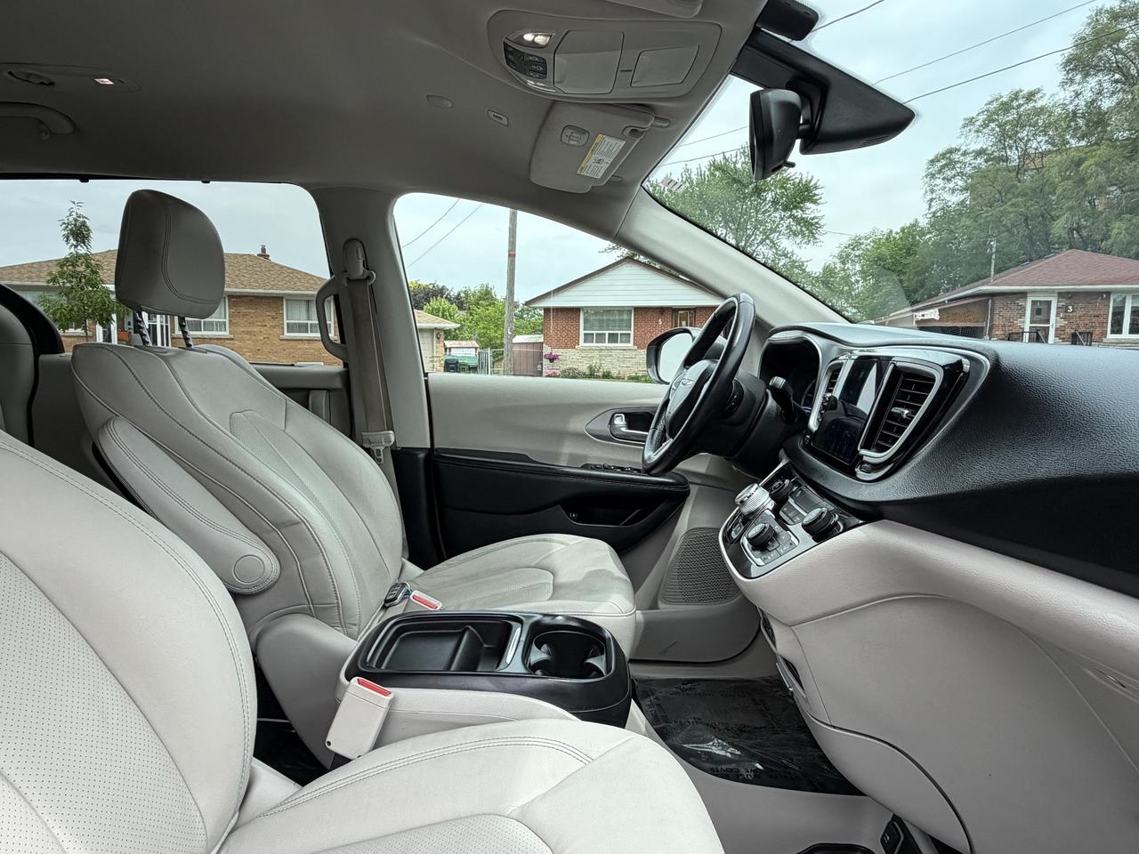 2018 Chrysler Pacifica Hybrid Touring-L 2WD Photo
