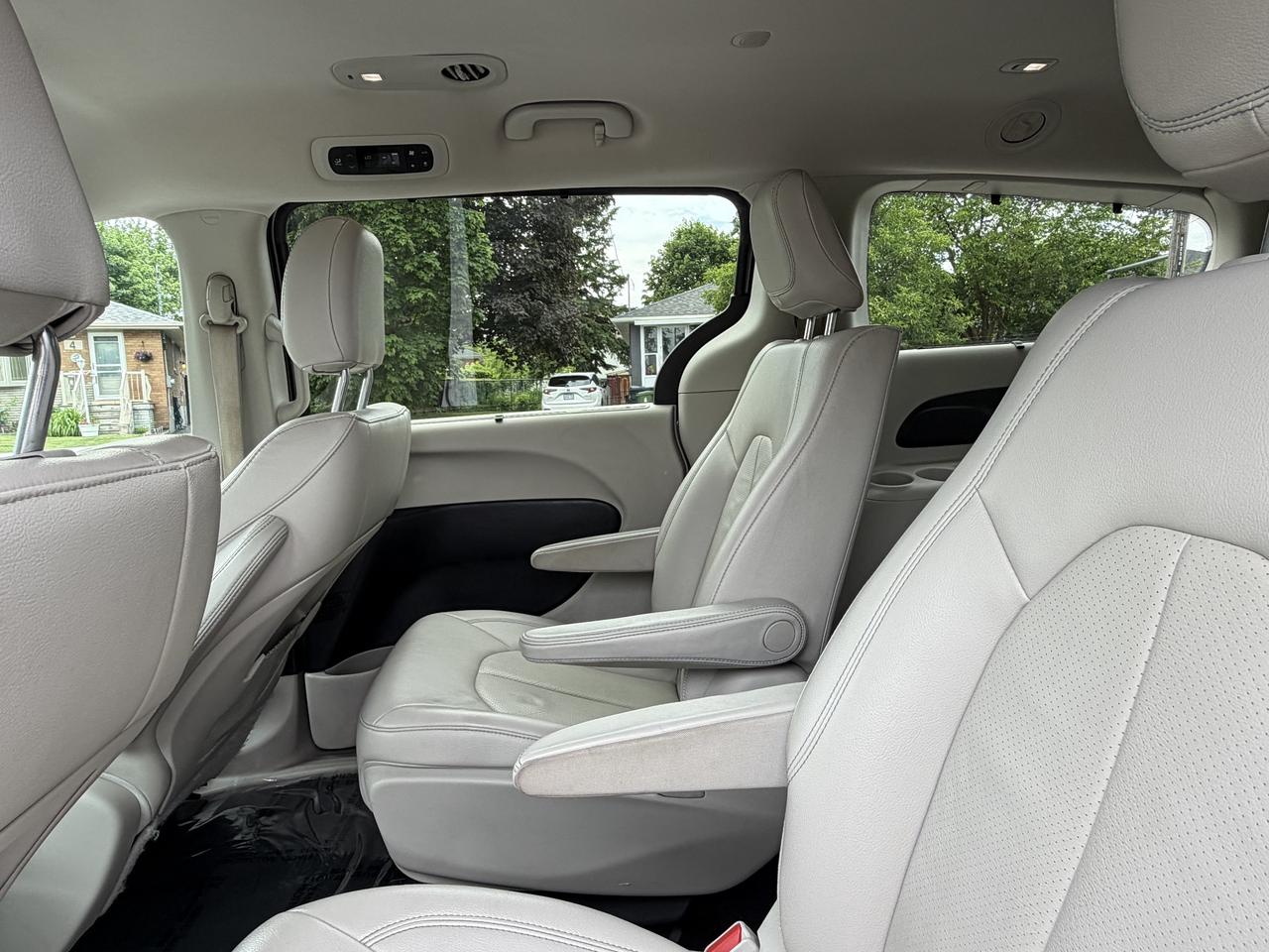 2018 Chrysler Pacifica Hybrid Touring-L 2WD Photo