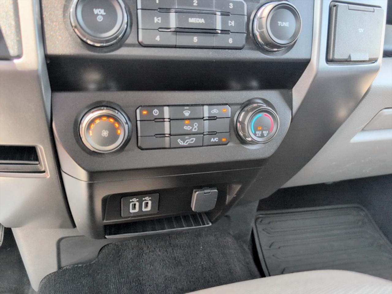 2020 Ford F-150 XLT  **CLEAN CARFAX - RWD** Photo