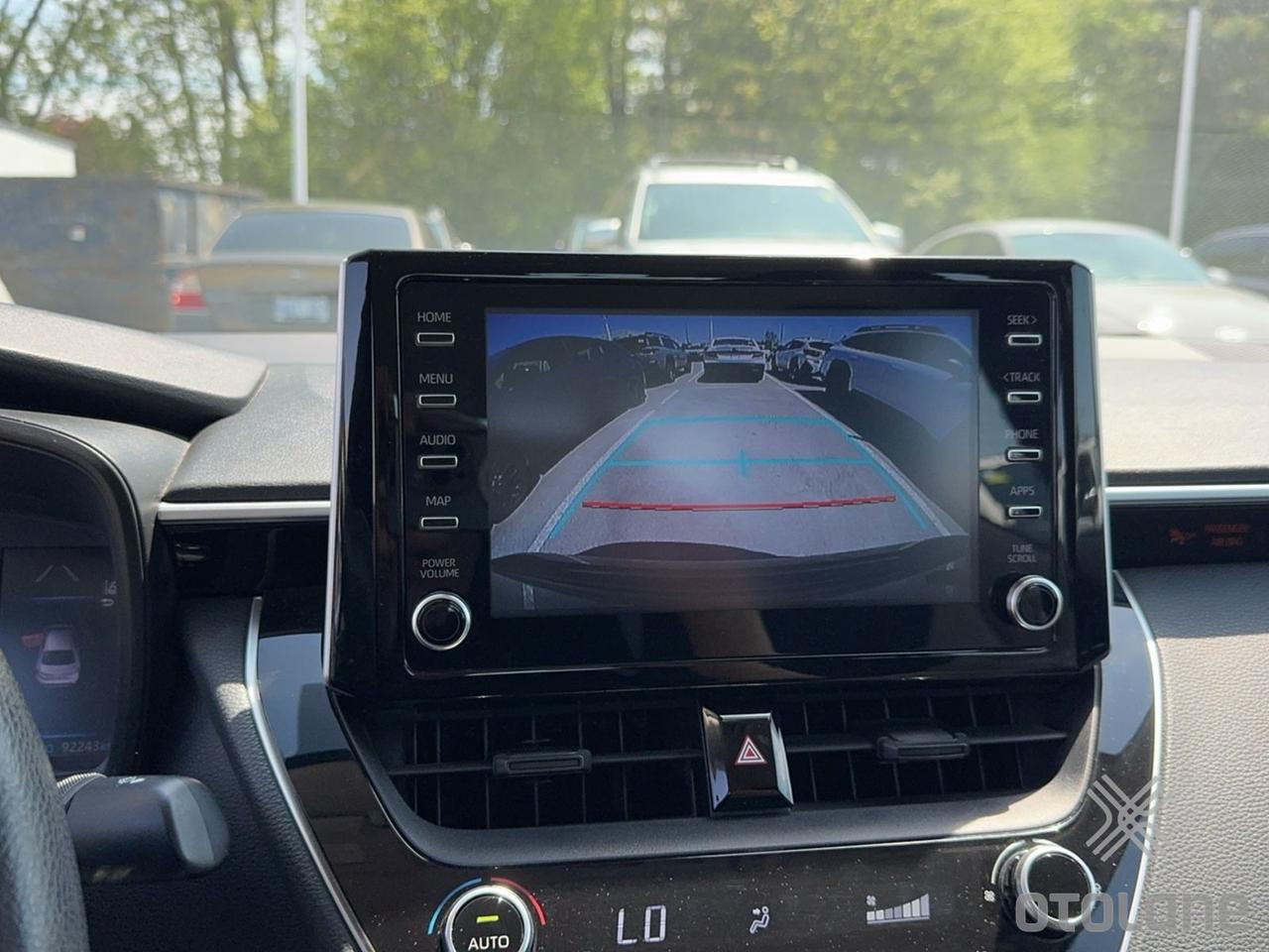 2020 Toyota Corolla LE Photo2