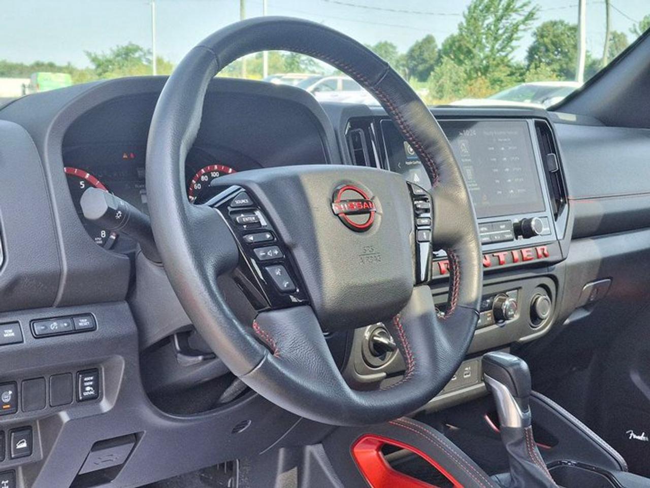 2025 Nissan Frontier PRO-4X Luxury | Fender Audio | Leather | Sunroof | Nav | Wireless Charging | Carplay | and More ! Photo