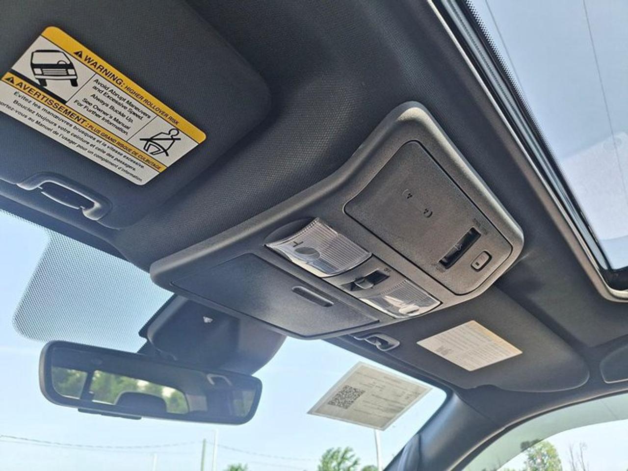 2025 Nissan Frontier PRO-4X Luxury | Fender Audio | Leather | Sunroof | Nav | Wireless Charging | Carplay | and More ! Photo