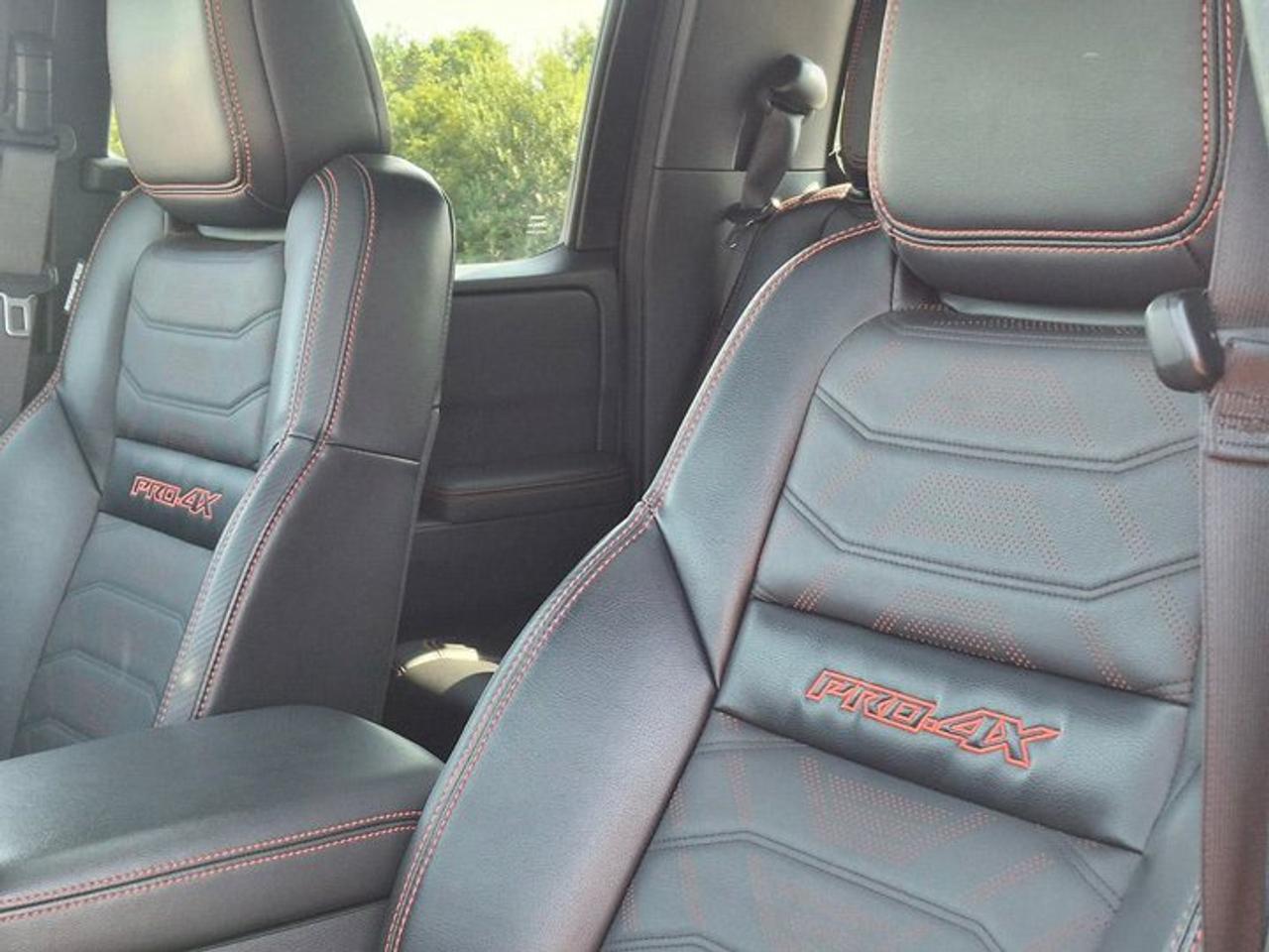 2025 Nissan Frontier PRO-4X Luxury | Fender Audio | Leather | Sunroof | Nav | Wireless Charging | Carplay | and More ! Photo