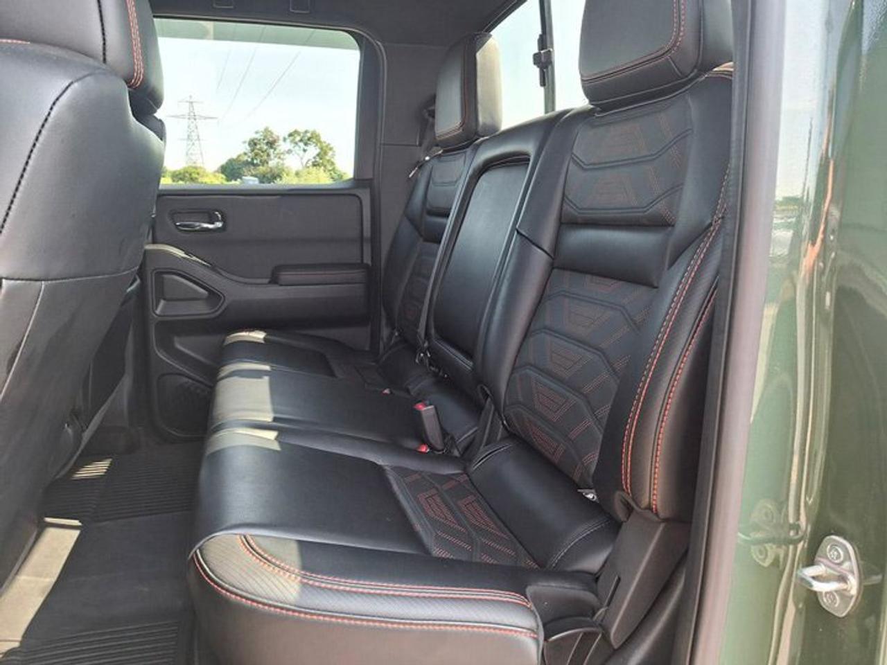 2025 Nissan Frontier PRO-4X Luxury | Fender Audio | Leather | Sunroof | Nav | Wireless Charging | Carplay | and More ! Photo