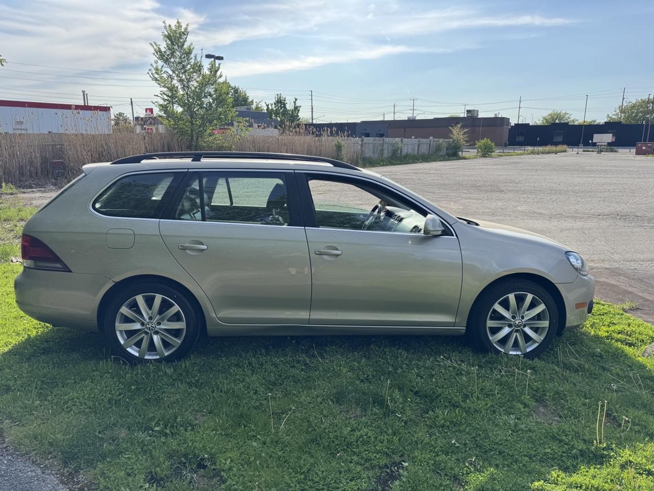 2013 Volkswagen Jetta SportWagen Photo2