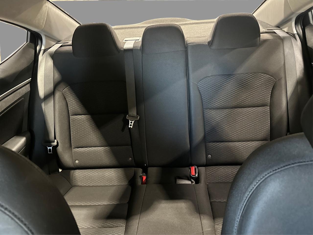 2019 Hyundai Elantra SE Photo