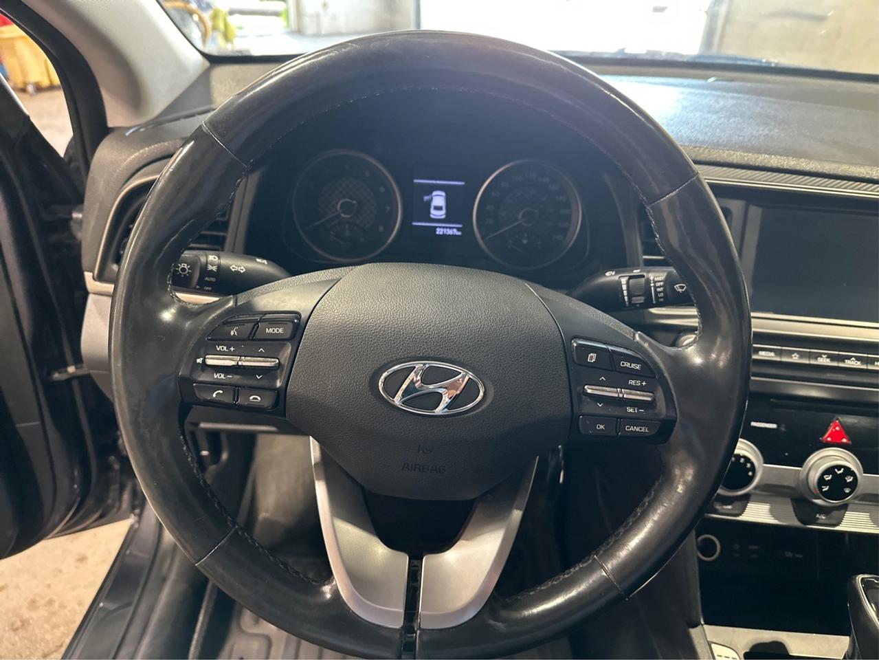 2019 Hyundai Elantra SE Photo