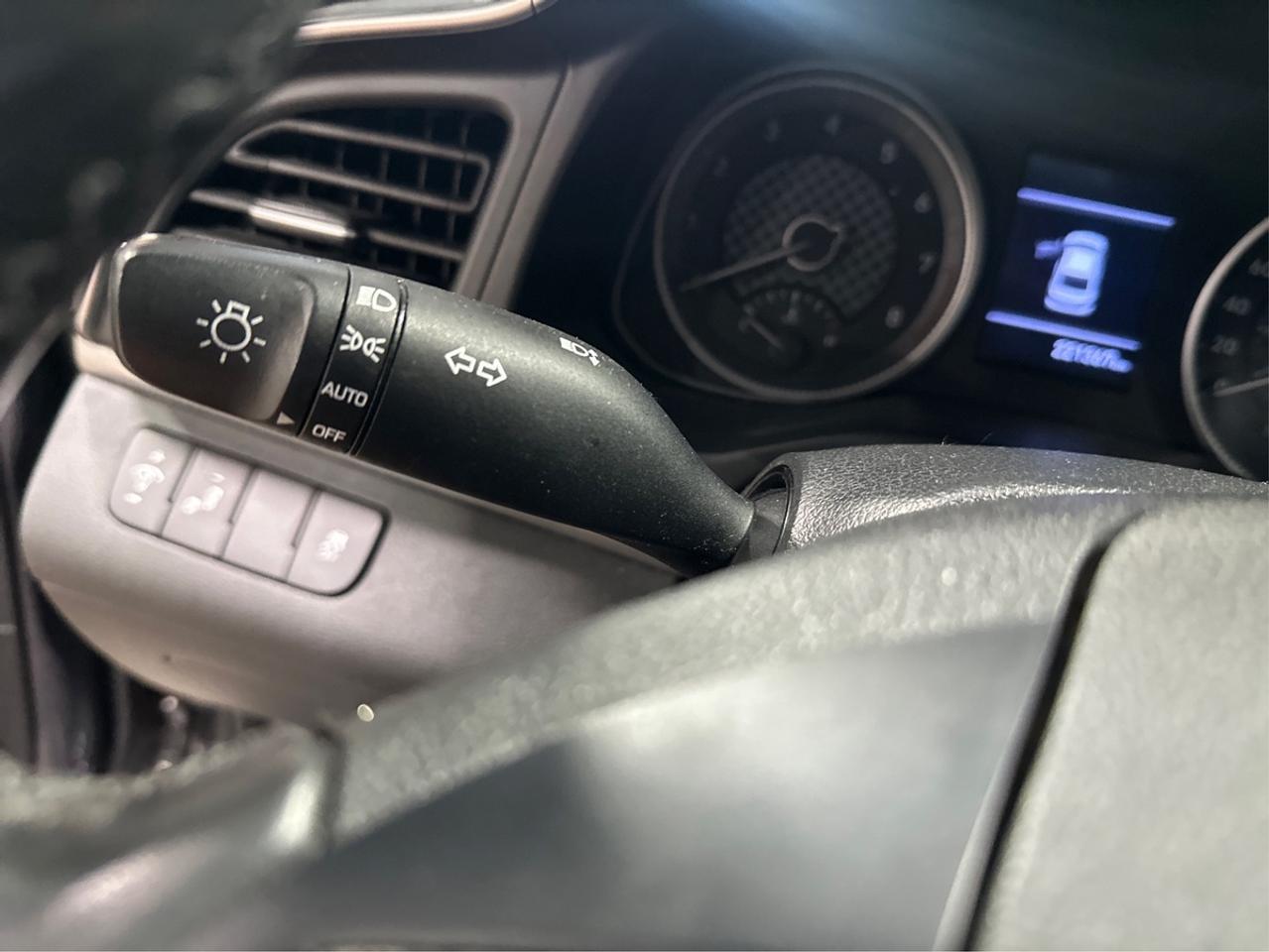 2019 Hyundai Elantra SE Photo