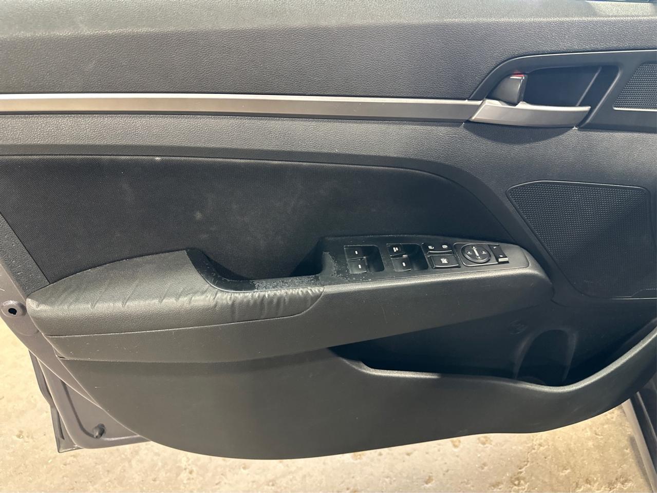 2019 Hyundai Elantra SE Photo