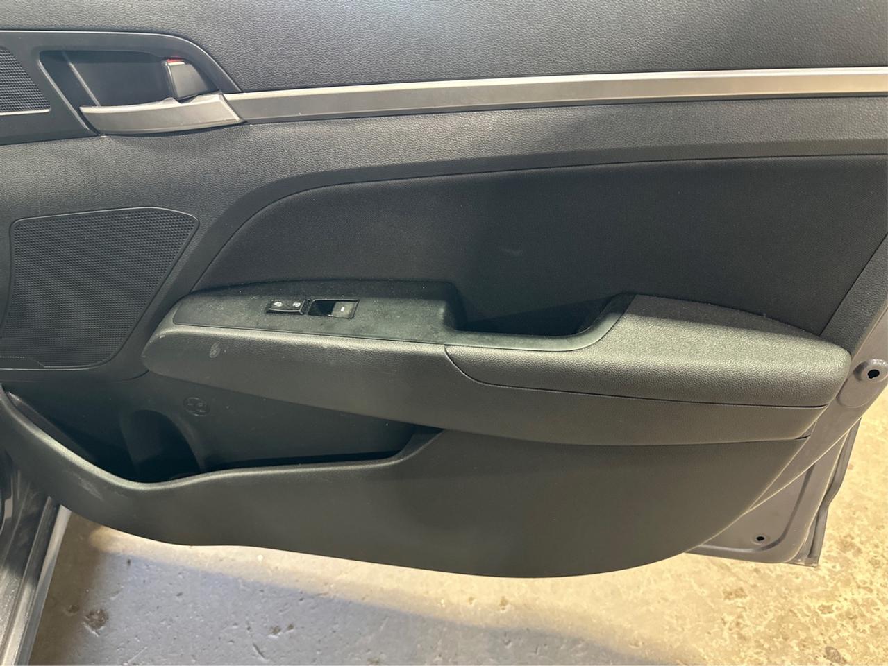 2019 Hyundai Elantra SE Photo