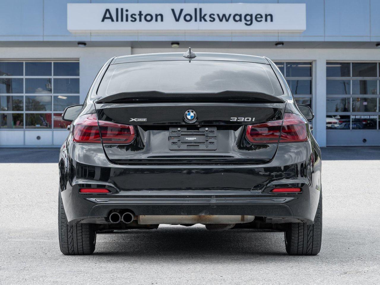 2018 BMW 3 Series 330i xDrive Photo