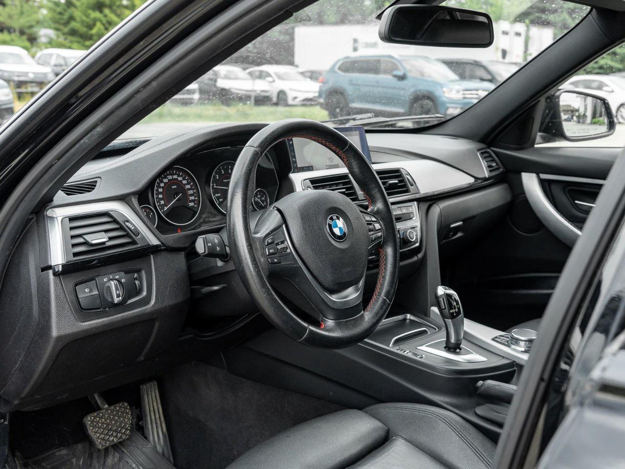 2018 BMW 3 Series 330i xDrive Photo