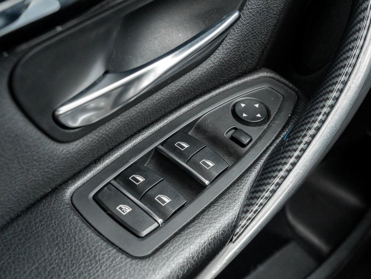 2018 BMW 3 Series 330i xDrive Photo