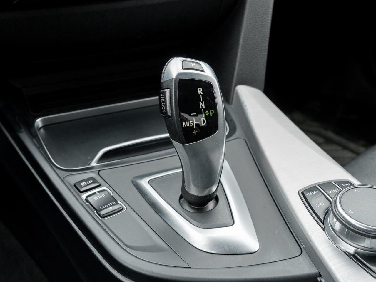 2018 BMW 3 Series 330i xDrive Photo