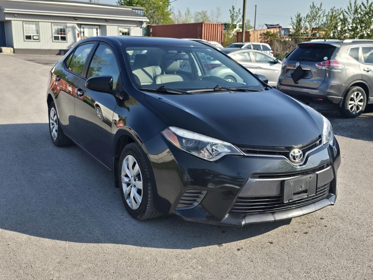 2016 Toyota Corolla LE Photo2