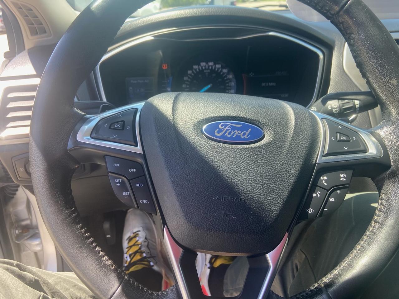 2017 Ford Fusion SE Photo