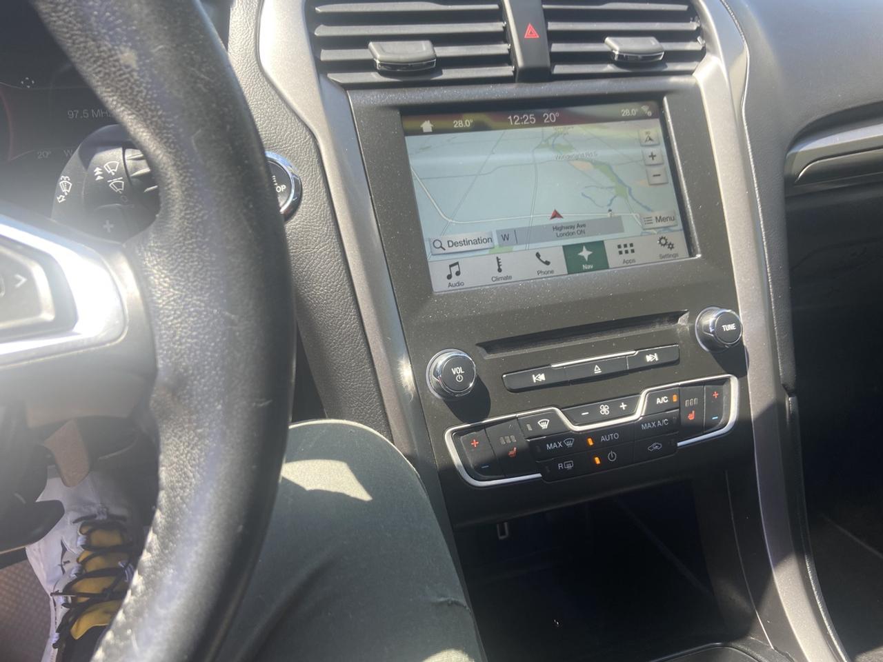 2017 Ford Fusion SE Photo