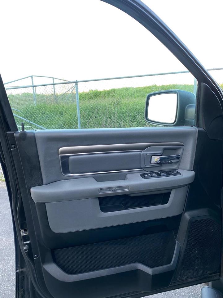 2018 RAM 1500 BIG HORN HEMI 4*4 Crew Cab 6’4” Box Photo