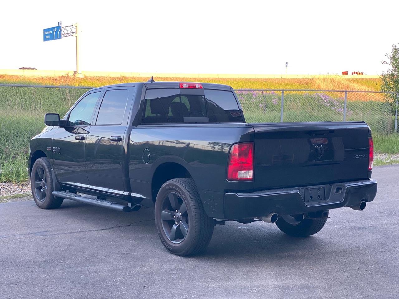 2018 RAM 1500 BIG HORN HEMI 4*4 Crew Cab 6’4” Box Photo4