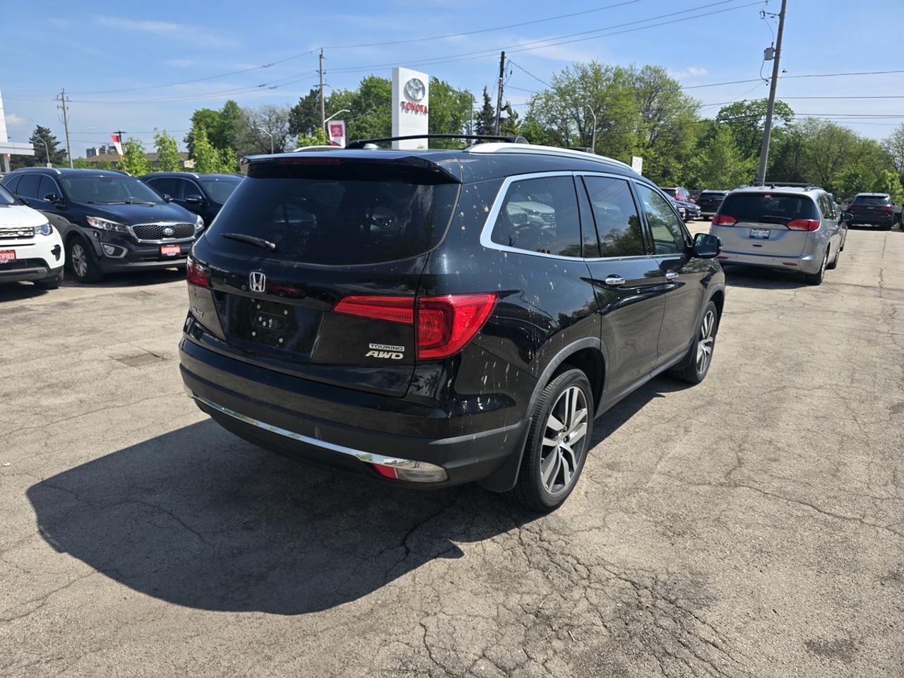 2017 Honda Pilot Touring Photo