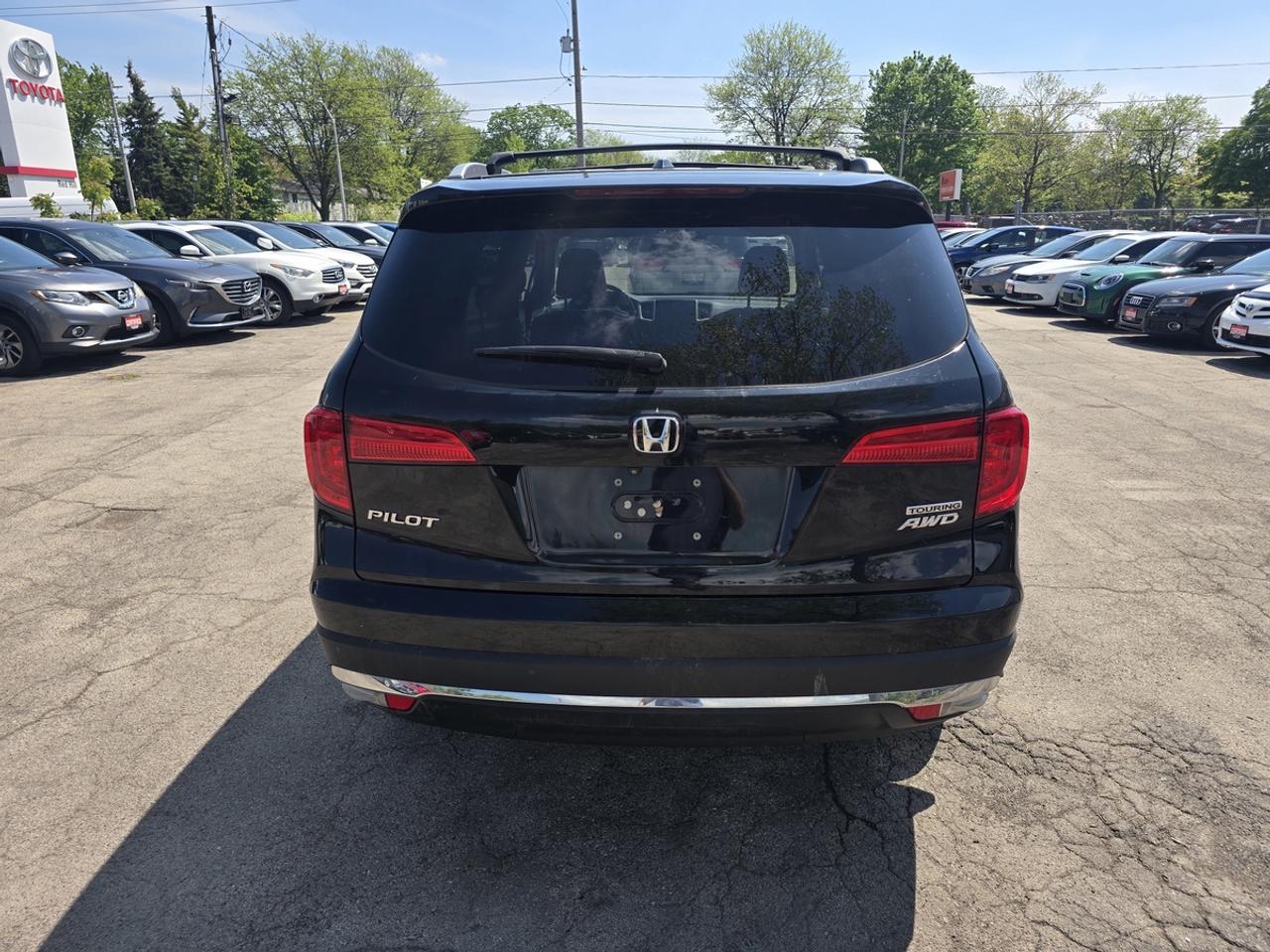 2017 Honda Pilot Touring Photo