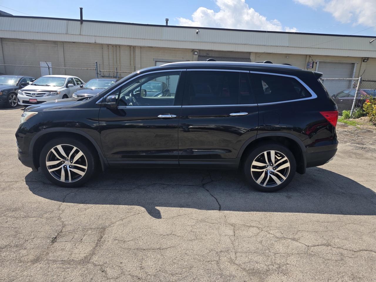 2017 Honda Pilot Touring Photo