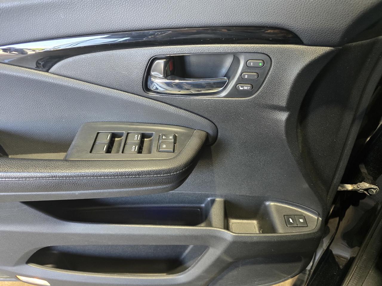 2017 Honda Pilot Touring Photo