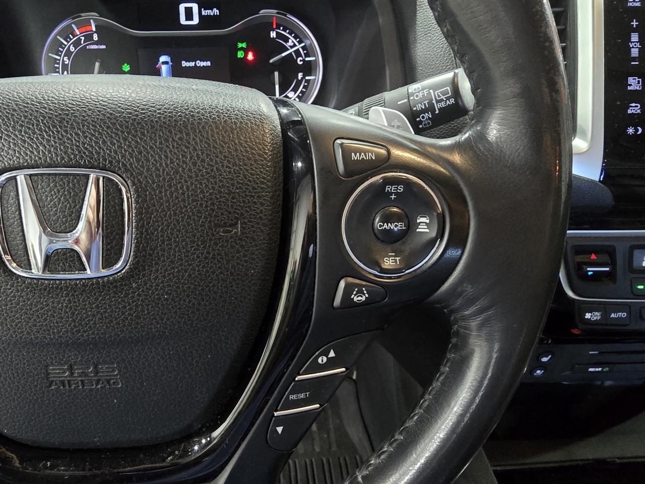2017 Honda Pilot Touring Photo