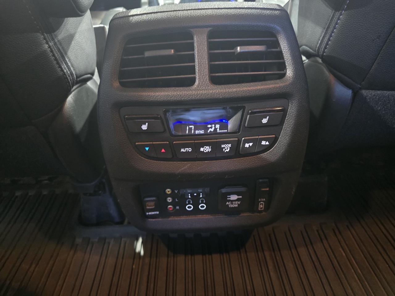2017 Honda Pilot Touring Photo