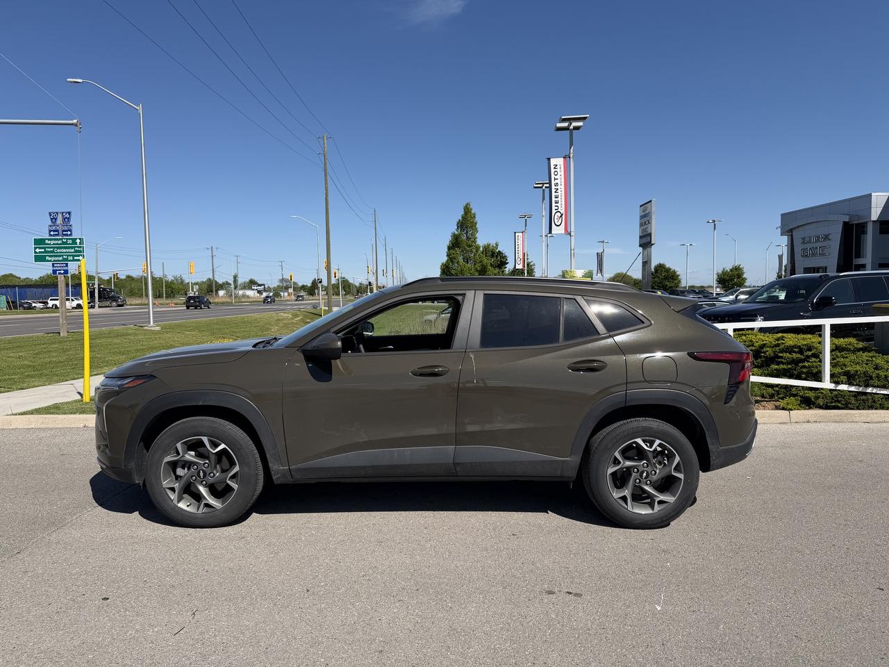 2024 Chevrolet Trax LT   CLEAN CARFAX   ONE OWNER   APPLE CARPLAY Photo