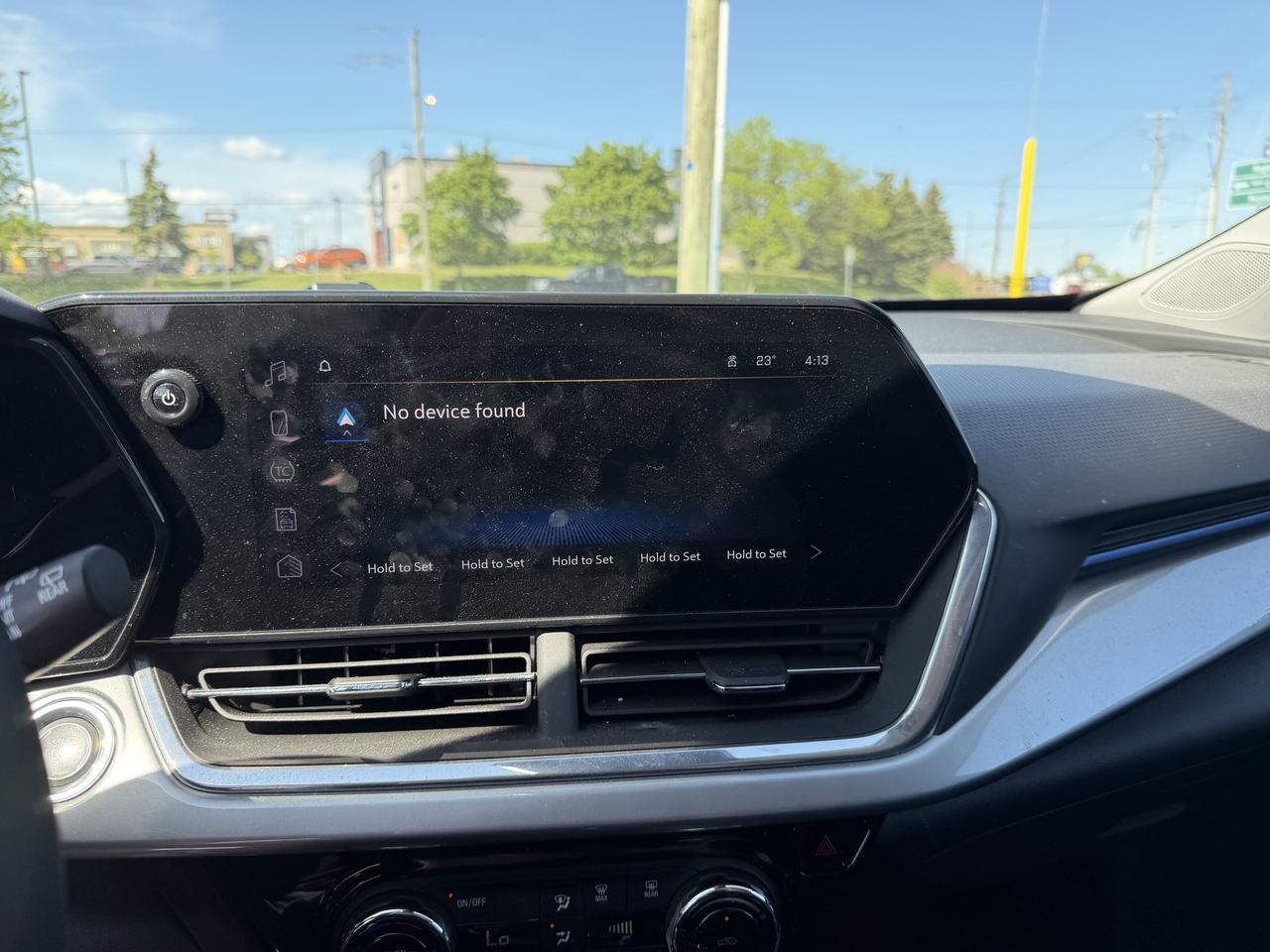 2024 Chevrolet Trax LT   CLEAN CARFAX   ONE OWNER   APPLE CARPLAY Photo