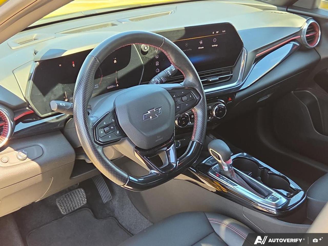 2024 Chevrolet Trax 2RS   NO CLAIMS   SUNROOF   APPLE CARPLAY Photo