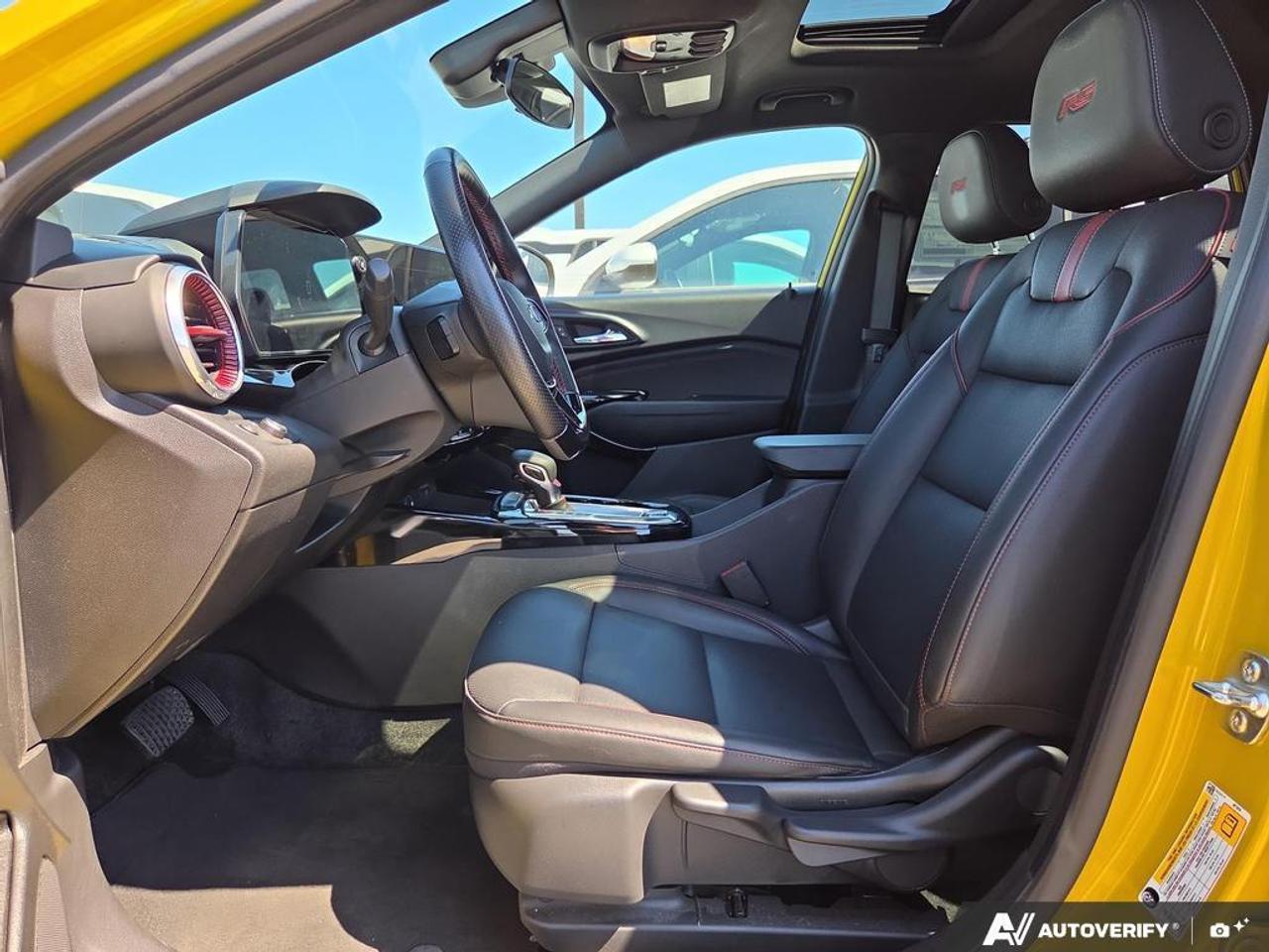 2024 Chevrolet Trax 2RS   NO CLAIMS   SUNROOF   APPLE CARPLAY Photo