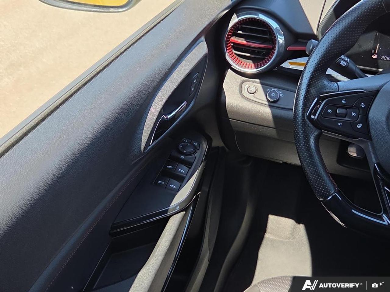 2024 Chevrolet Trax 2RS   NO CLAIMS   SUNROOF   APPLE CARPLAY Photo