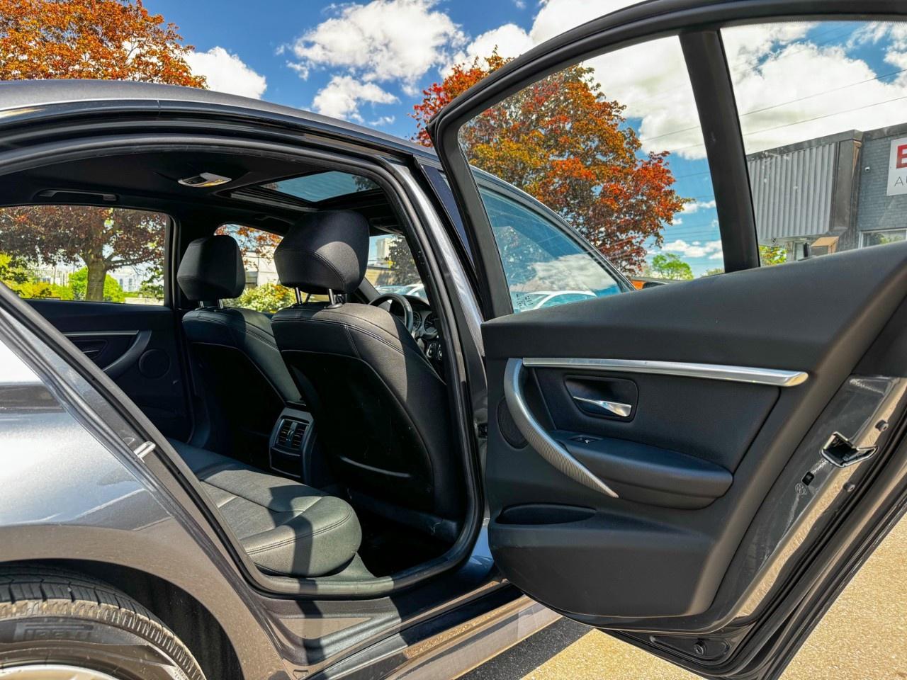 2018 BMW 3 Series 330i xDrive Sedan Photo