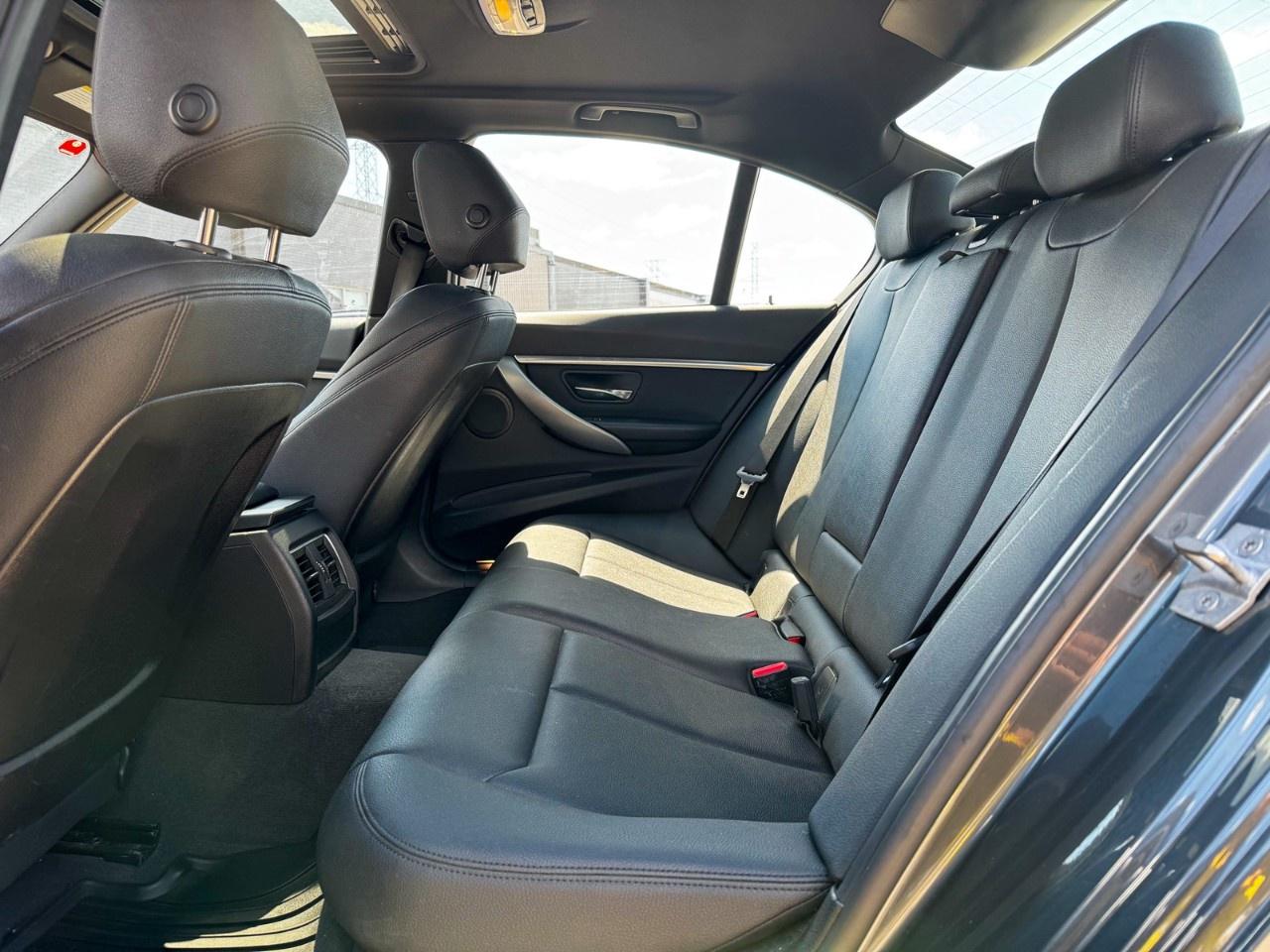 2018 BMW 3 Series 330i xDrive Sedan Photo