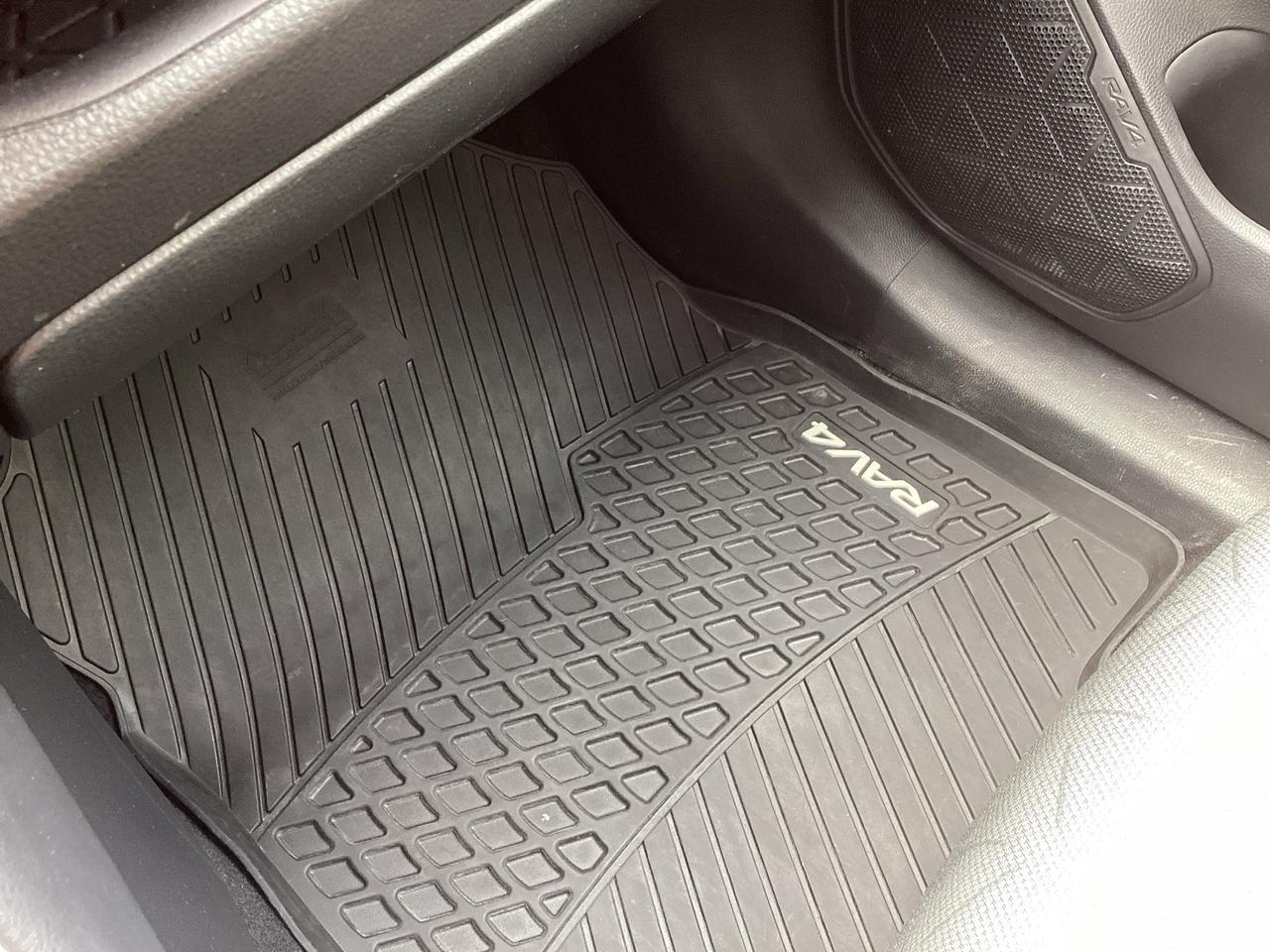 2024 Toyota RAV4 LE AWD Photo